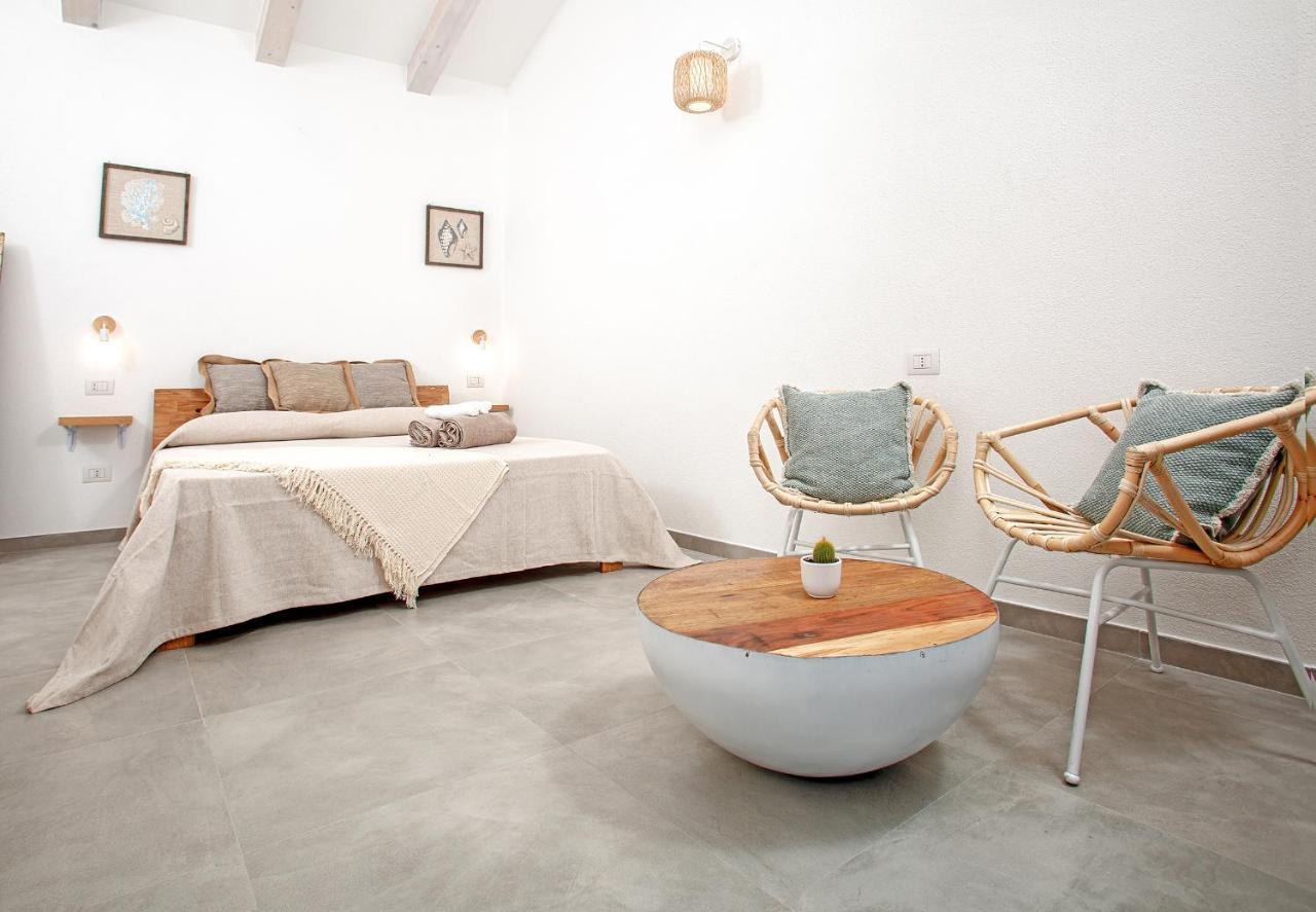 La Casa Di Memmi Suites & Rooms Санта Тереза Галура Екстериор снимка